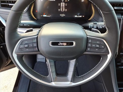 New 2025 Jeep Grand Cherokee Limited image 18