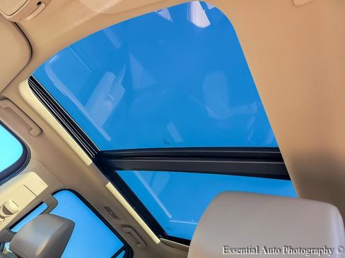 Used 2024 Ford Expedition XLT image 11