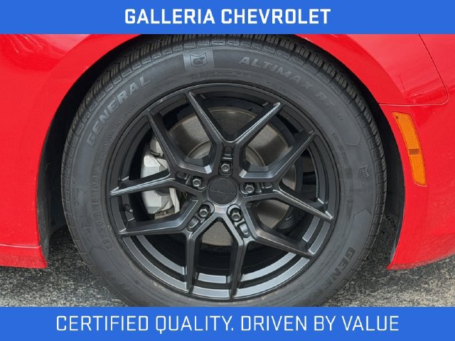 Used 2018 Chevrolet Camaro LT RWD image 4
