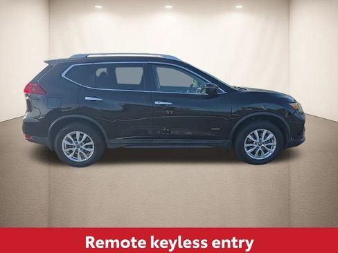 Used 2019 Nissan Rogue SV image 4