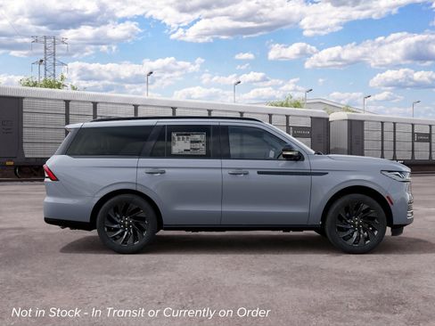 New 2027 Lincoln Navigator Reserve AWD/4WD image 5
