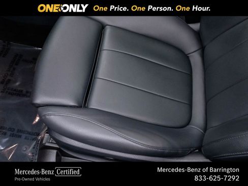 Used 2023 Mercedes-Benz GLB 250 4MATIC w/ Premium Package image 17