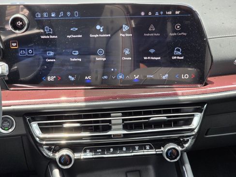 New 2026 Chevrolet Traverse Z71 w/ Driver Confidence Package AWD/4WD image 9