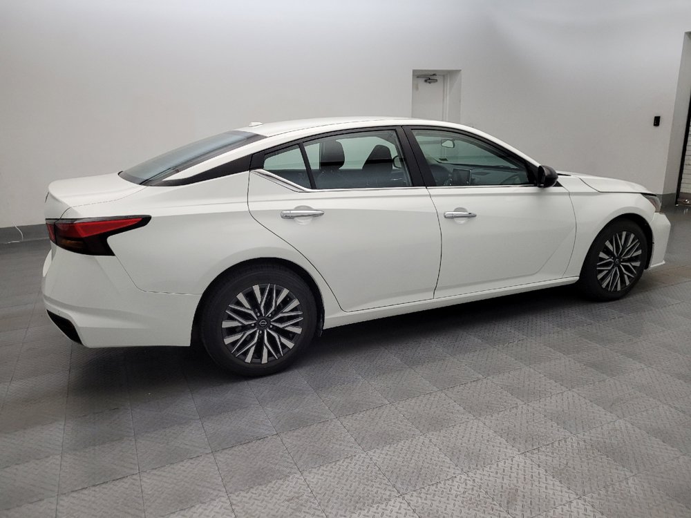 Used 2025 Nissan Altima 2.5 SV FWD image 10
