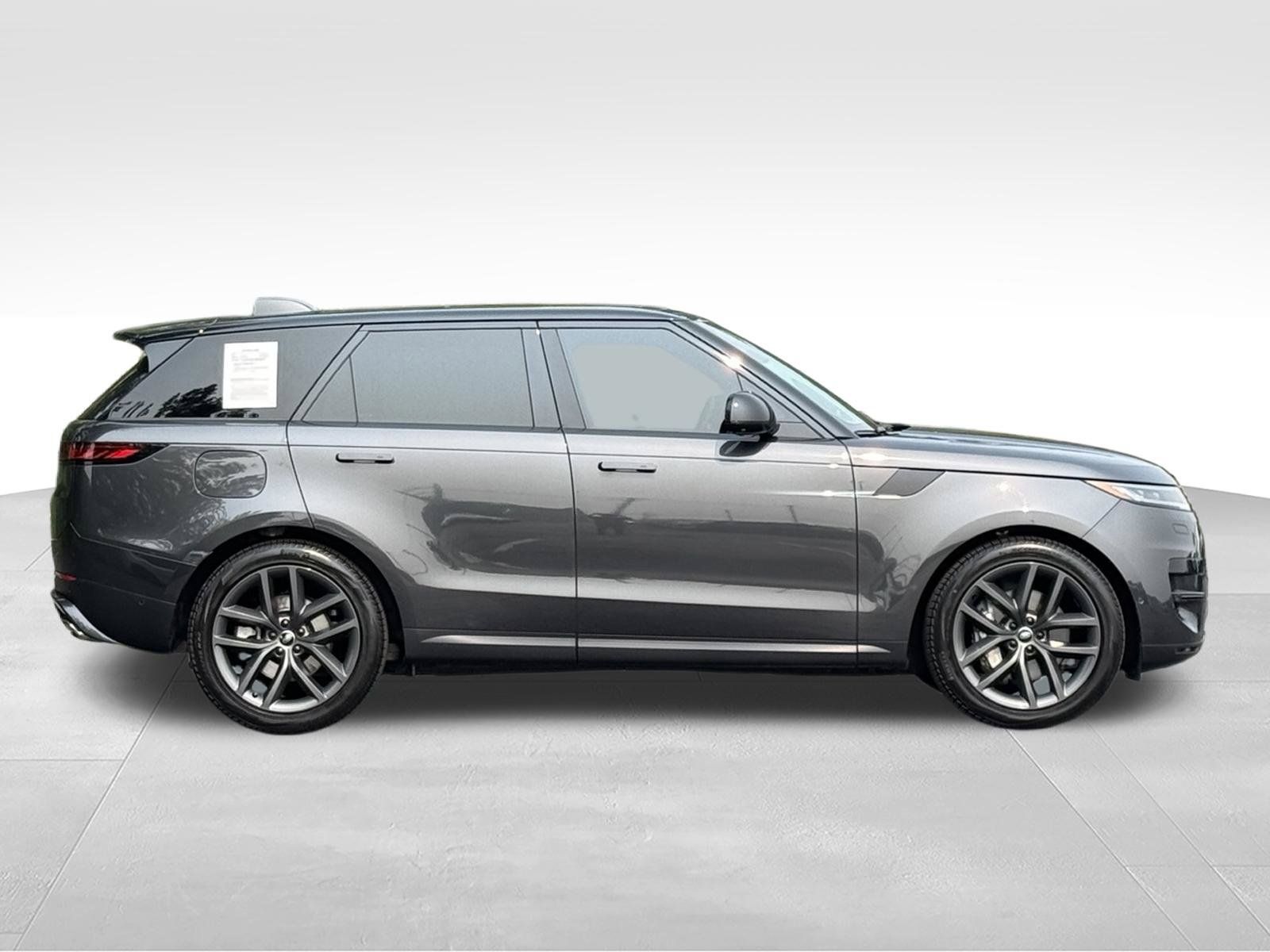 Used 2024 Land Rover Range Rover Sport SE AWD/4WD image 3