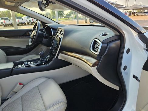 Used 2016 Nissan Maxima Platinum image 17