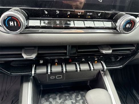 New 2026 GMC Canyon Elevation w/ Convenience Package image 19