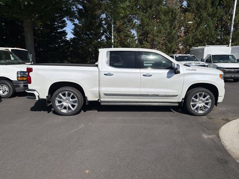 Used 2023 Chevrolet Silverado 1500 High Country w/ High Country Premium Package AWD/4WD image 12