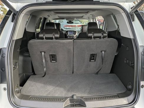 Used 2022 GMC Acadia AT4 w/ Technology Package image 17
