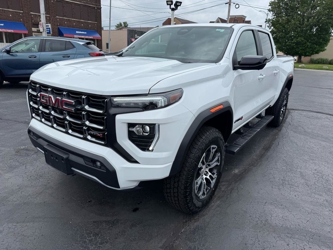 Used 2025 GMC Canyon AT4 w/ Technology Plus Package AWD/4WD image 1