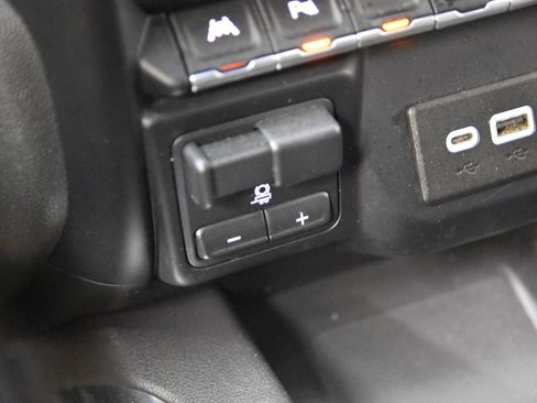 Used 2020 GMC Sierra 1500 SLT RWD image 25