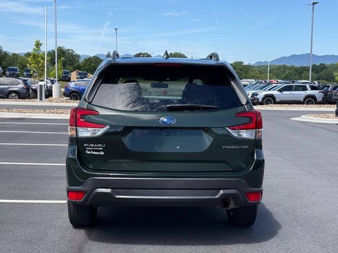 Used 2023 Subaru Forester Premium AWD/4WD image 8
