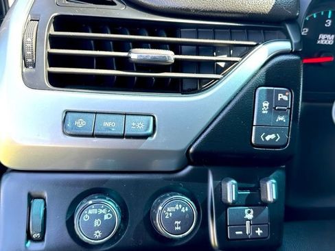 Used 2020 Chevrolet Suburban Premier w/ Premier 6.2L Value Package AWD/4WD image 23