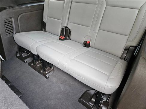 Used 2024 Chevrolet Suburban LT image 18