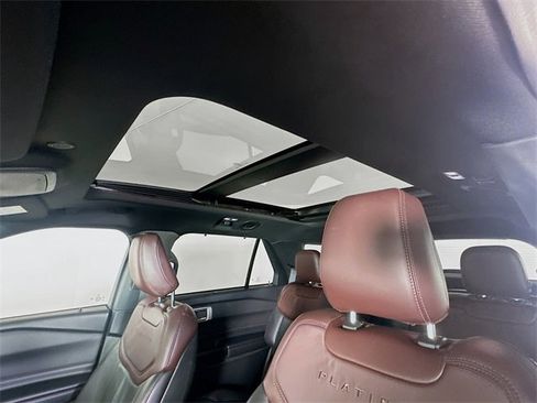 Used 2020 Ford Explorer Platinum w/ Premium Technology Package image 22