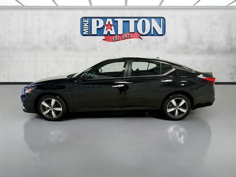 Used 2022 Nissan Altima 2.5 SV w/ SV Premium Package image 4