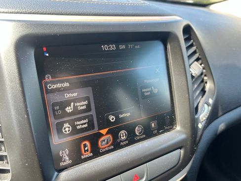 Used 2016 Jeep Cherokee Latitude AWD/4WD image 12