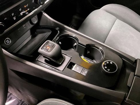 Used 2023 Nissan Rogue S image 17