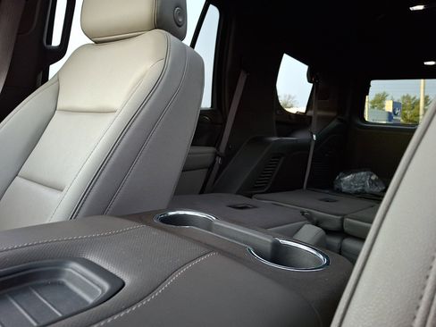 Certified 2023 GMC Yukon SLT w/ SLT Luxury Package image 18