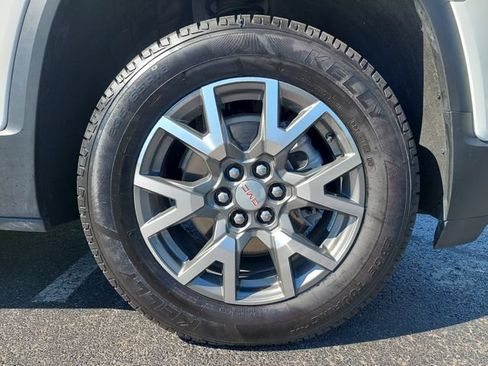 Used 2023 GMC Acadia SLE FWD image 32