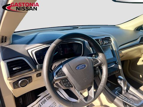 Used 2014 Ford Fusion SE w/ Equipment Group 202A FWD image 11