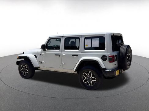 Used 2025 Jeep Wrangler Unlimited Sahara AWD/4WD image 10