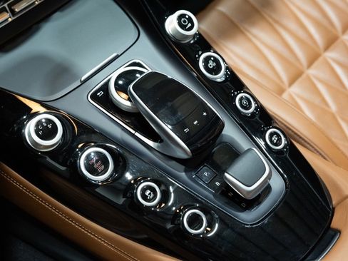 Used 2018 Mercedes-Benz AMG GT Roadster w/ Exclusive Interior Package image 23