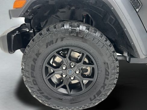 Used 2024 Jeep Wrangler Unlimited AWD/4WD image 8