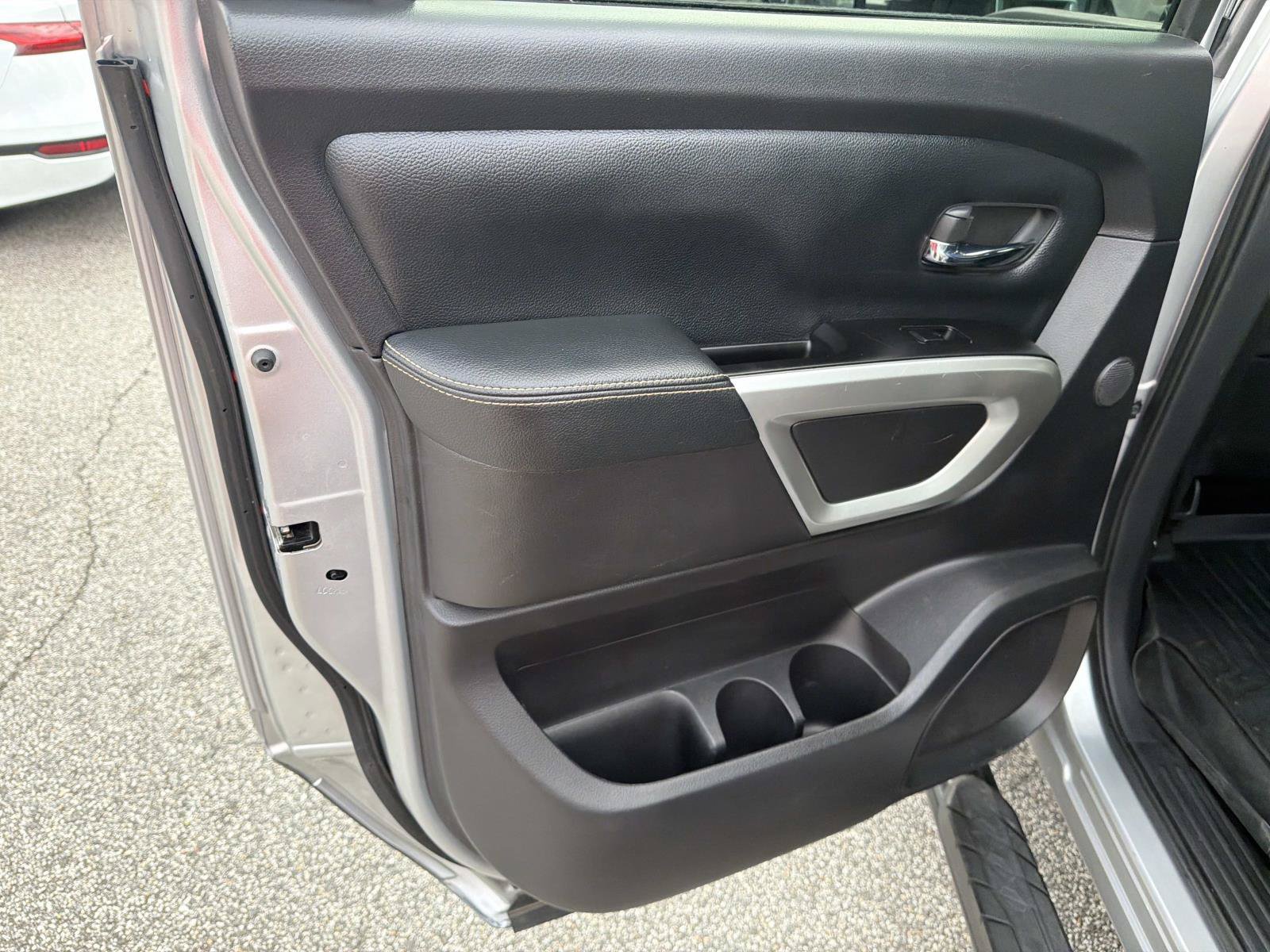 Used 2019 Nissan Titan PRO-4X w/ Pro-4x Convenience Package AWD/4WD image 22