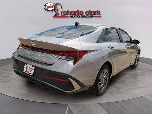 Used 2024 Hyundai Elantra SEL FWD image 5