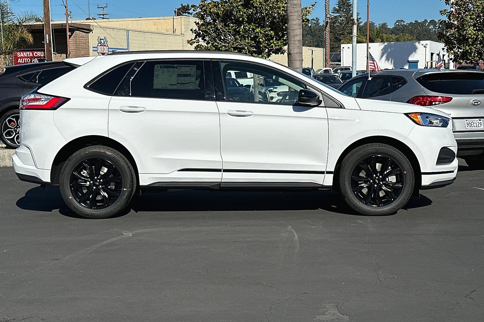 Used 2024 Ford Edge SE w/ Black Appearance Package AWD/4WD image 2