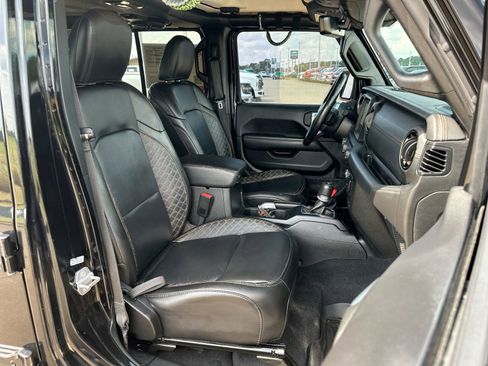 Used 2020 Jeep Wrangler Unlimited Sahara image 25