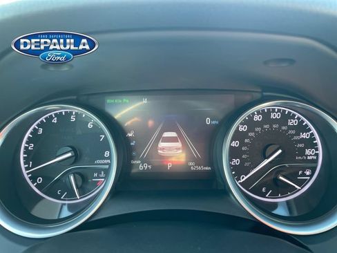 Used 2018 Toyota Camry XLE FWD image 2