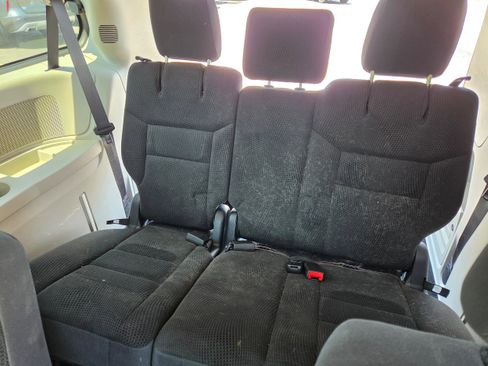 Used 2019 Dodge Grand Caravan SE w/ UConnect Hands-Free Group FWD image 10
