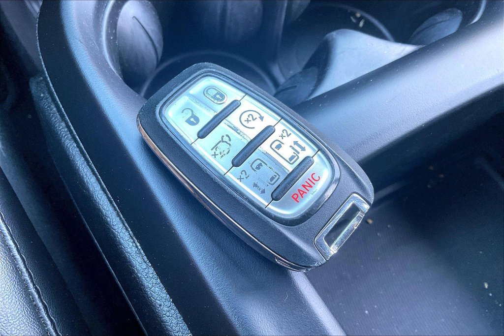 Used 2025 Chrysler Pacifica Select FWD image 32