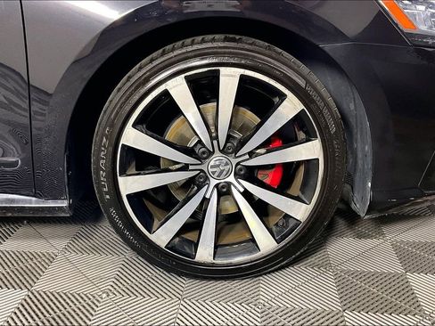 Used 2018 Volkswagen Passat 3.6 image 11