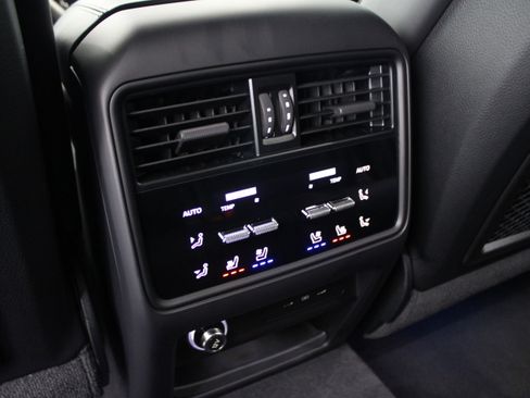 Certified 2025 Porsche Cayenne image 29