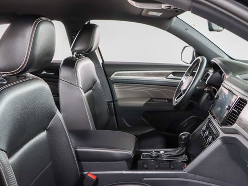 Used 2022 Volkswagen Atlas Cross Sport SE image 26