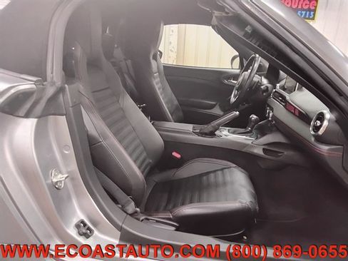 Used 2017 FIAT 124 Spider Abarth RWD image 13