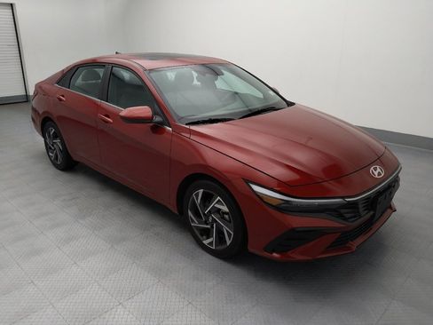 Used 2025 Hyundai Elantra SEL image 13