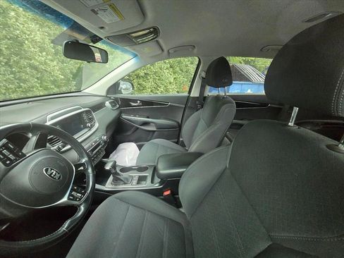 Used 2019 Kia Sorento S FWD image 4