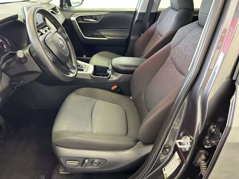 Used 2025 Toyota RAV4 XLE AWD/4WD image 15