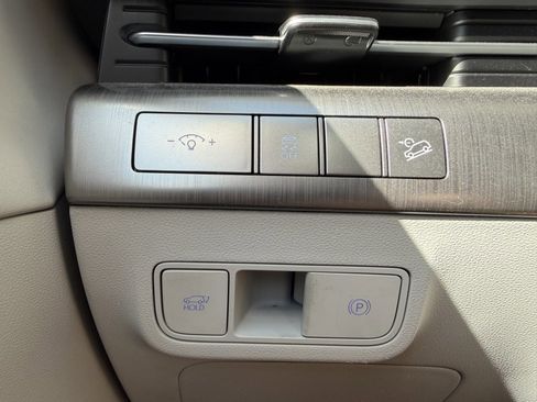 Used 2024 Hyundai Kona Limited FWD image 28