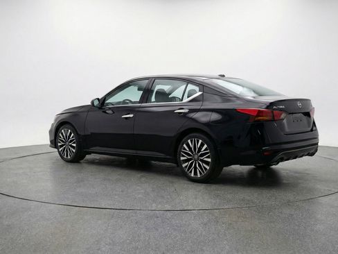 Used 2025 Nissan Altima 2.5 SV image 6