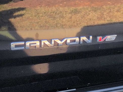 Used 2017 GMC Canyon SLT w/ Driver Alert Package image 13