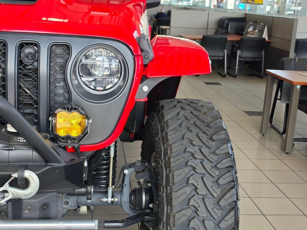Used 2022 Jeep Wrangler Unlimited Rubicon AWD/4WD image 3