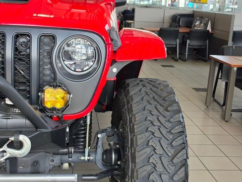 Used 2022 Jeep Wrangler Unlimited Rubicon AWD/4WD image 3