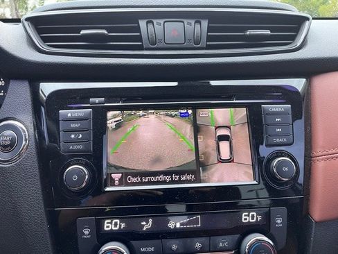 Used 2018 Nissan Rogue SL w/ Premium Package image 9