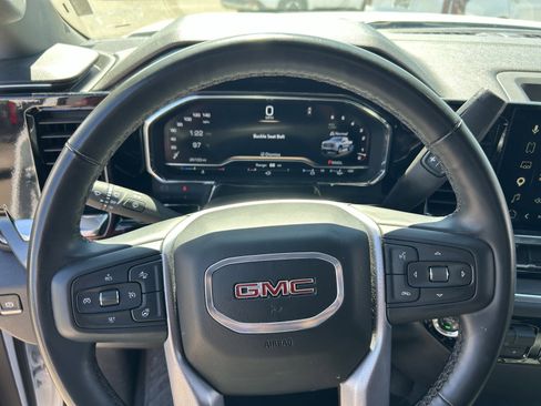 Used 2025 GMC Sierra 1500 SLT image 13