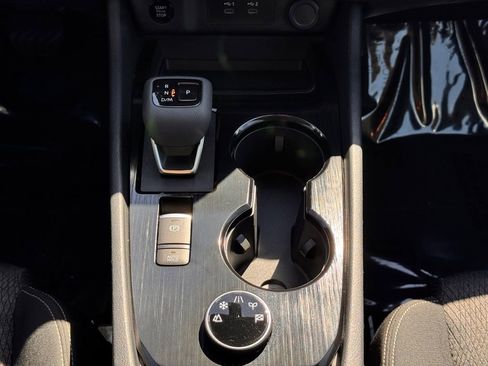 Used 2024 Nissan Rogue SV image 26